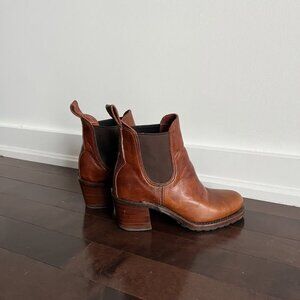 Frye Sabrina Chelsea Boots
